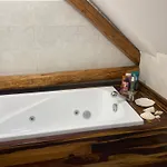 Rum i privatbostad Podkrovni Pro 1-5 Osob Knínice