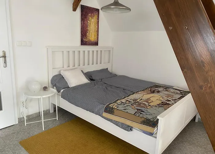 Rum i privatbostad Podkrovni Pro 1-5 Osob Knínice
